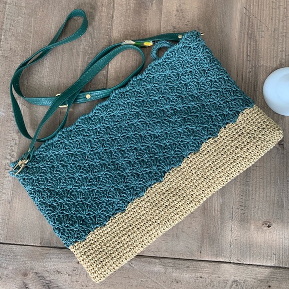 Green woven raffia messenger. - Picture 2 of 6
